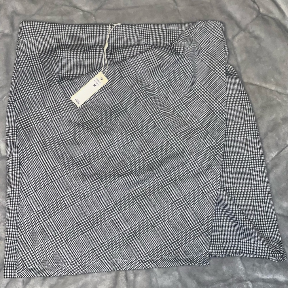 Max studio wrap style skirt
